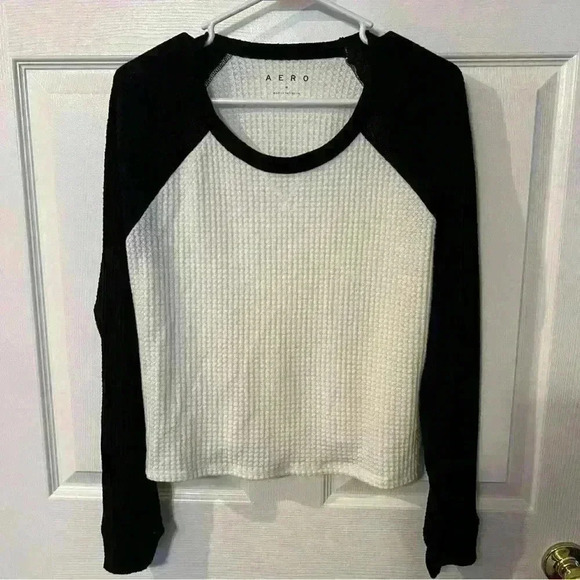 AERO by Aéropostale Long Sleeve Waffle-Knit Raglan Crew Tee - Picture 2 of 5